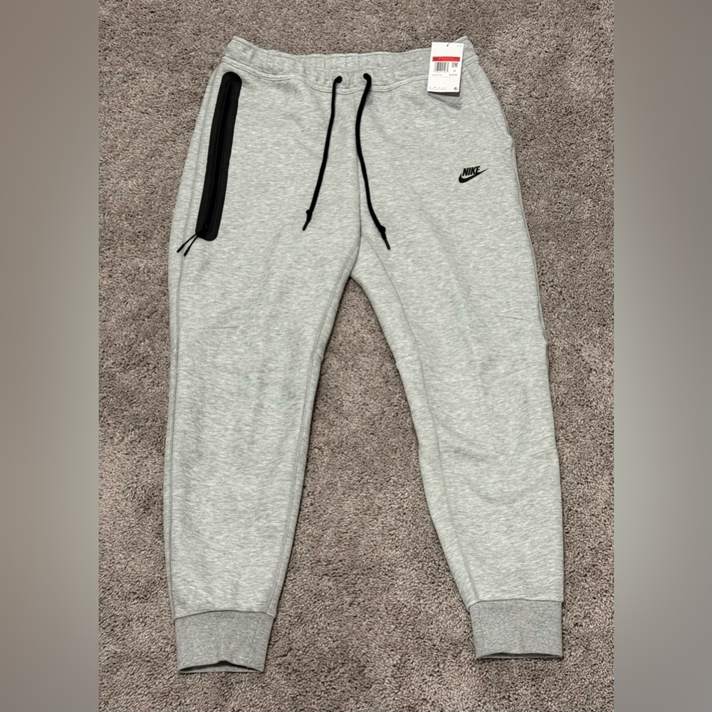 Nike Tech Fleece Slim Fit Jogger Sweatpants Grey FB8002-063 Mens Size Large